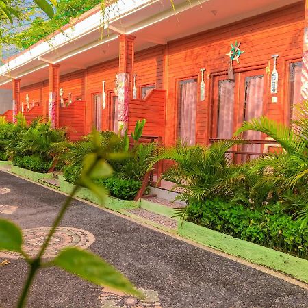 Auora Guest House Нуса-Лембонган Екстер'єр фото